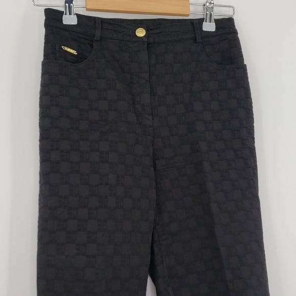 St. John Sport Essentials by Marie Gray - Picture 2 of 9